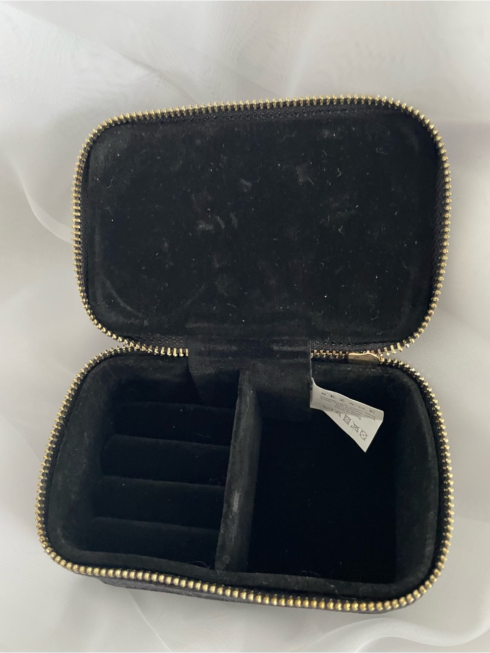Sézane Black Velvet Jewelry Case with Gold Star Embroidery - Picture 2 of 2